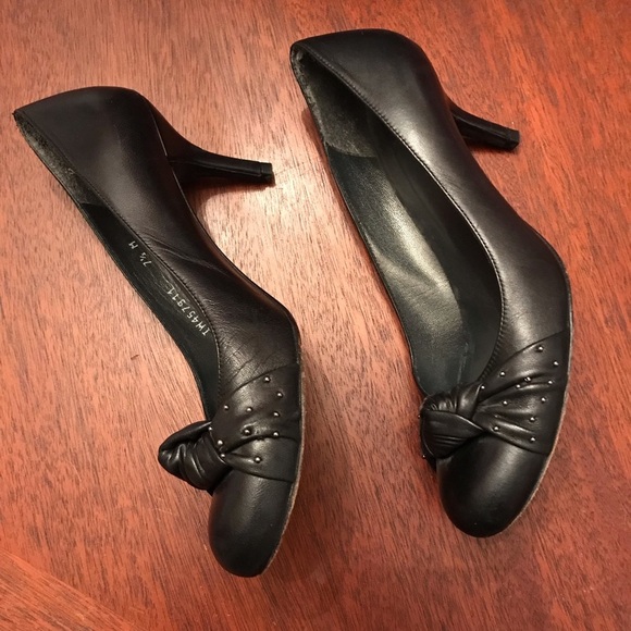 Stuart Weitzman Black Leather Pumps - Picture 3 of 7